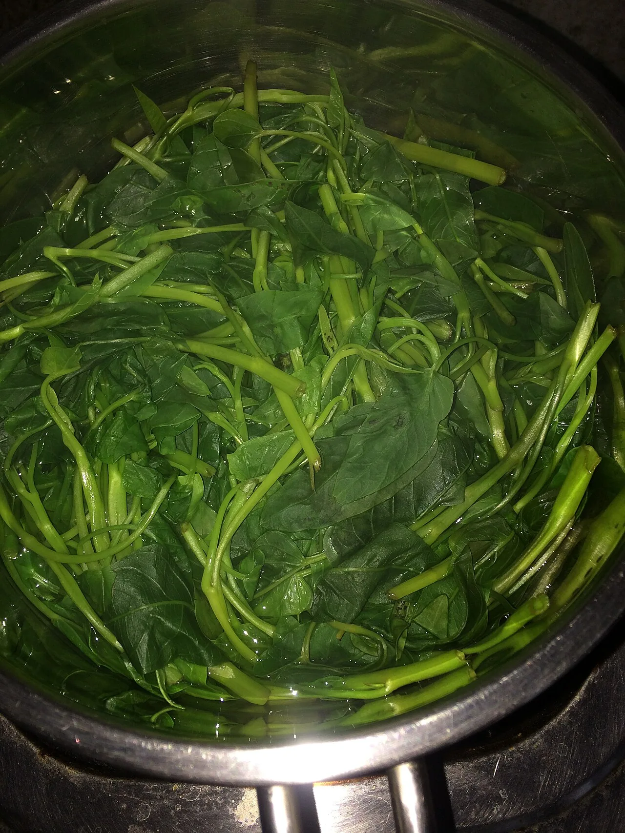 Rau muống luộc – món xanh ăn thoải mái